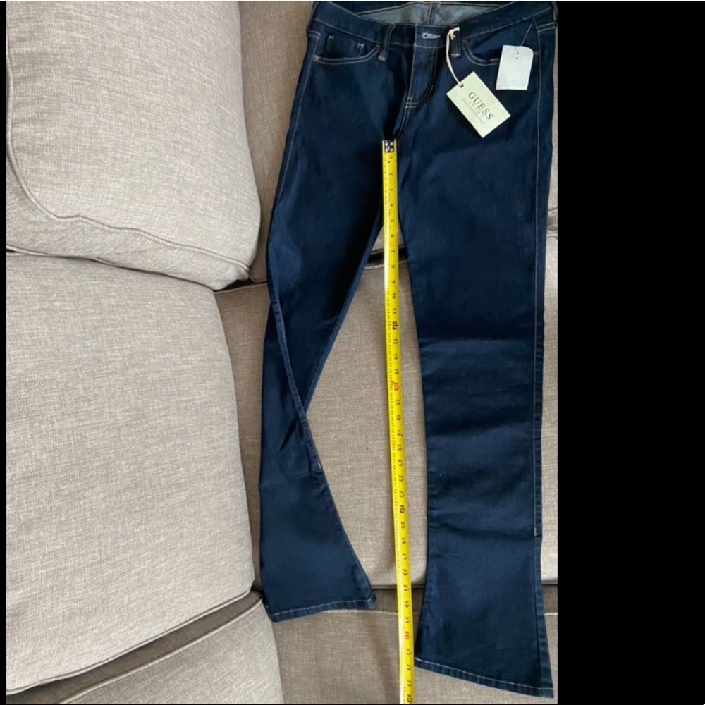 BNWT size 28 Guess jeans